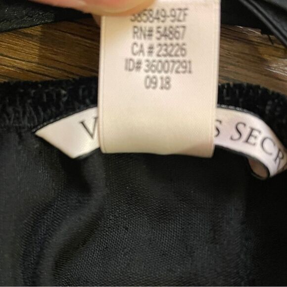 Victoria’s Secret Velvet Women's Romper Black With Criss Cross Straps In Back L - Picture 14 of 15